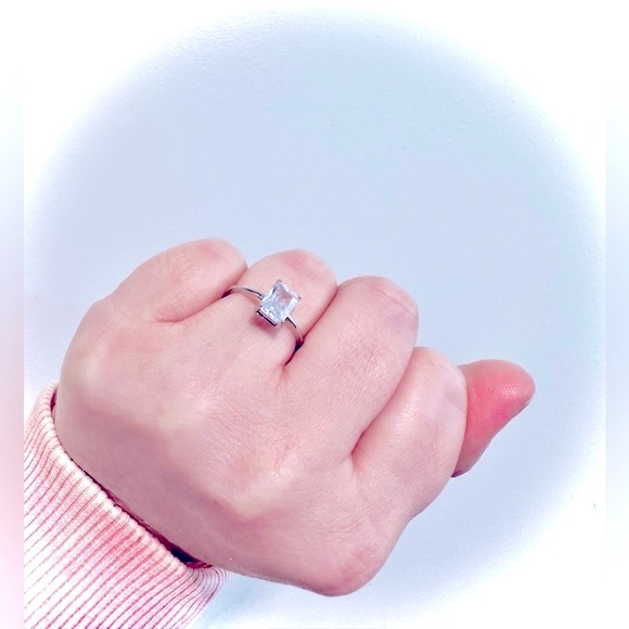 New: GLAM Stunning Radiant Colorless Emerald Cut Solitaire Gem Sparkle & Shine - Picture 2 of 16
